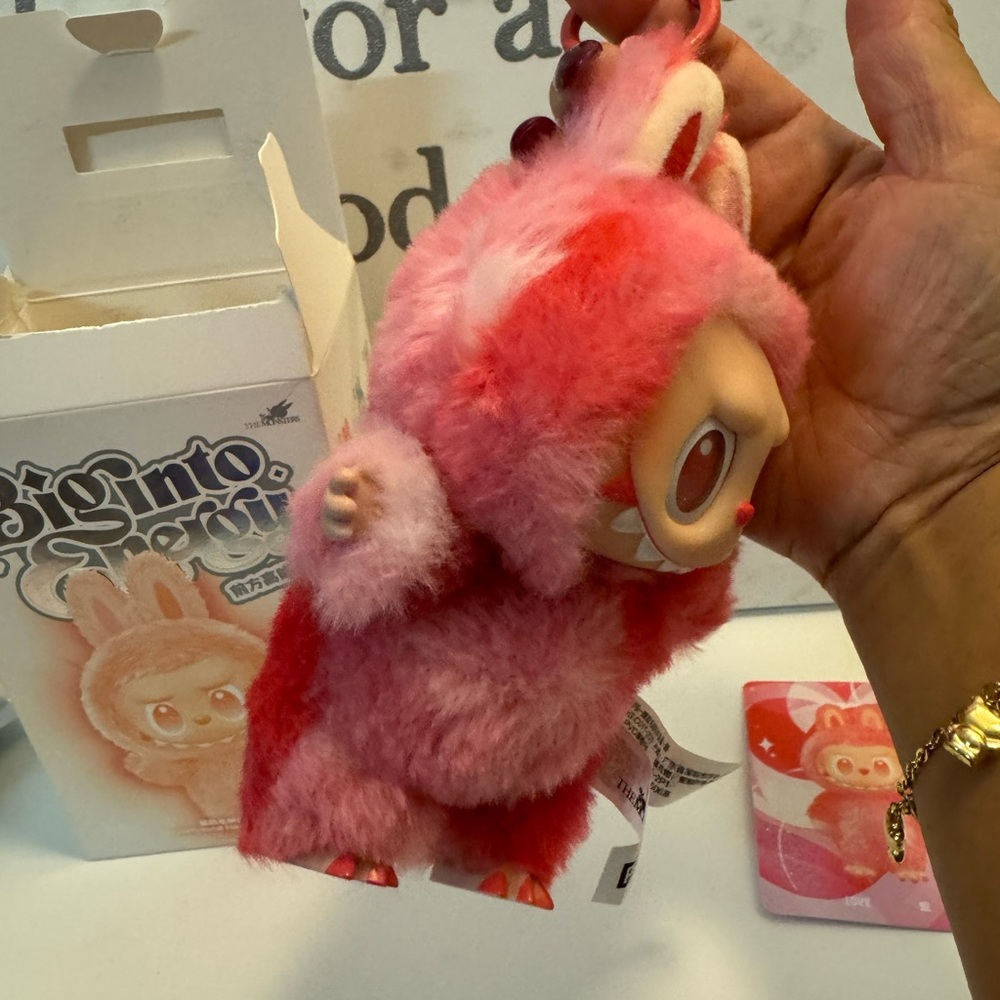 Pop Mart’s Big Into Energy Labubu new & confirmed ‘LOVE’ - Picture 5 of 6